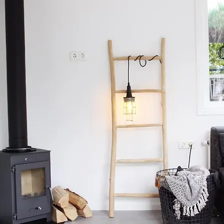 Cozy With Wood Stove And Veranda Vakantiehuis