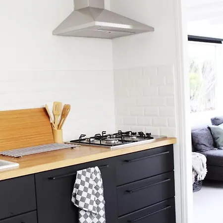 Vakantiehuis Cozy With Wood Stove And Veranda Putten