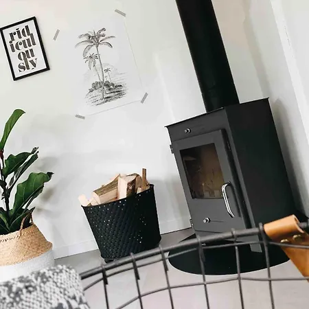 Vakantiehuis Cozy With Wood Stove And Veranda Putten