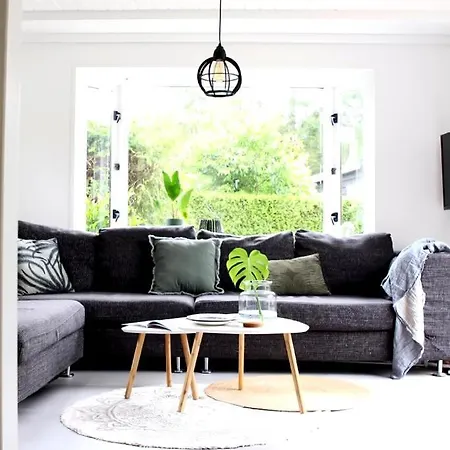 Cozy With Wood Stove And Veranda Vakantiehuis *