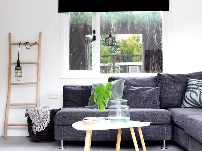 Cozy With Wood Stove And Veranda Feriehus *