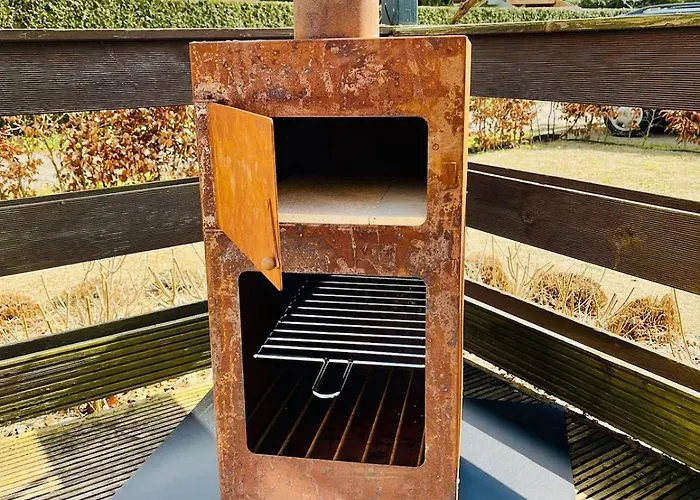 Cozy With Wood Stove And Veranda Feriehus *