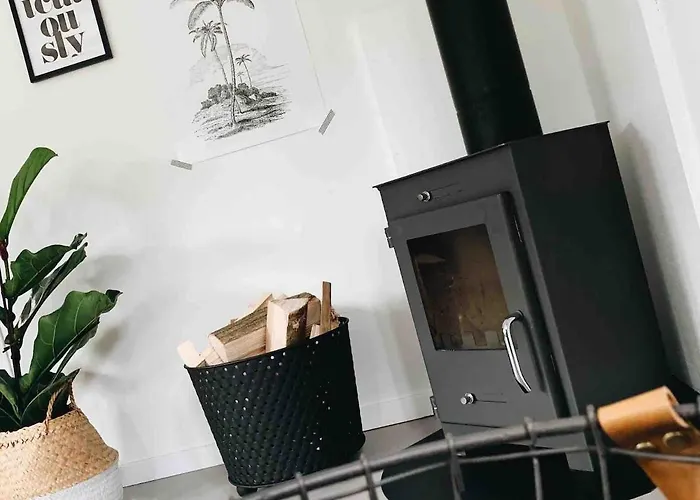 Semesterbostad Cozy With Wood Stove And Veranda Putten