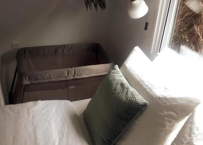 Cozy With Wood Stove And Veranda Semesterbostad Putten